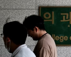 증원 마감 11일 전 "자율 증원 허용"…정부 '자충수' 됐다