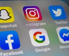 [IT썰] SNS 접근권은 인권? 성범죄자의 법정다툼