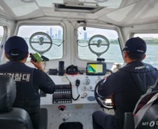 단 '1분'에 갈리는 생사…꺼져가는 생명 위해 물살 가르는 경찰들[르포]