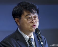 의협 회장 "질적 검증 안 된 해외 의사에게 부모 맡길 수 있겠는가"