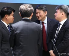 의사들 "정부가 2000명 증원 근거로 제시한 연구? 저자들도 부정해"