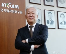 이평구 원장은…안가본 광산 없는 '광물자원 전문가'