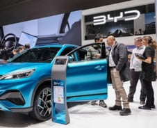 '1300만원 중국 전기차' 인기더니 "관세폭탄"…'저가 전쟁' 잠시 안녕?