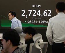 외국인 입맛 사로잡고 배 채운 기업들…하락장 속 나홀로 불기둥