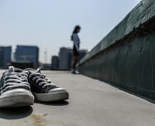 "뛰어내리려고 옥상에 왔어요"…29층 난간 매달린 시민 구한 경찰관