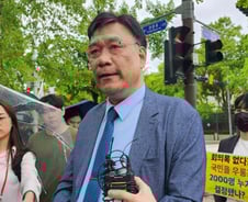 "전공의 너희들은 유령이냐? 나 때는 전두환에 맞섰는데" 분개한 변호사