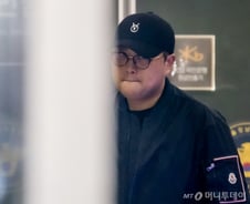 김호중 소속사 본부장이 삼킨 '메모리카드' 살릴 수 있나?…의사 판단은