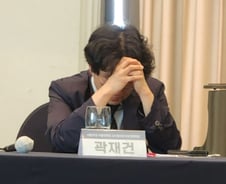 울먹인 서울의대 교수들 "병원 떠날 지경 만든 기성 의사로서 미안"