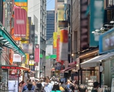 "한국이 두시간 거리?"…싼 일본여행 왔다 눈 돌리는 외국인들[르포]