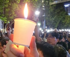 "항암 못 하는 건 정부 탓"…촛불 든 의사들, '의료 사망 선고' 집회