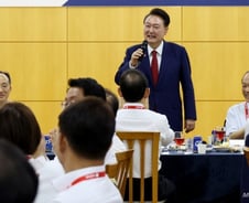 윤석열 대통령 지지율 21%…"정부 출범 이후 최저치"