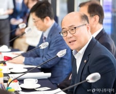 [기자수첩] '영웅' 그들이 떠나는 이유