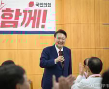 尹 대통령 지지율 31%, 총선 이후 8주째 횡보…조국당 지지도 15%