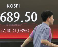 "삼성전자 오른다" 코스피 상승 마감…동해석유 테마주도 들썩