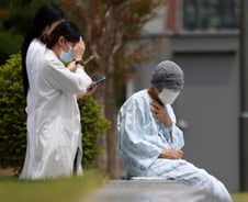 심장·신장 다 믿고 맡겼는데…환자들 불안에 떨어도 "휴진" [르포]