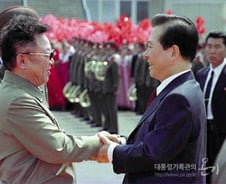 평양 간 DJ, 은둔생활 김정일이 '파격 마중'…"기대 이상의 환대"[뉴스속오늘]