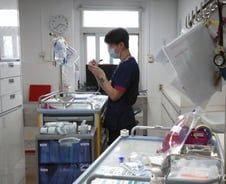 "교수가 '진료 취소' 직접 해라"…쏟아지는 항의에 병원 노동자들 고통