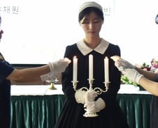 "간호사 안 뽑나요?" 의정갈등 속 채용 1곳뿐…졸업 미루는 간호대생들