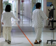 "동네병원조차 내몰아 갈 곳 없어"…의료 멈춤 D-1, 불안에 떠는 환자들