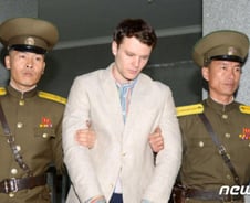 이 뽑고 전기고문… 북한 억류된 미국 대학생, 송환 엿새만 사망 [뉴스속오늘]