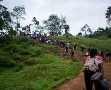 목숨 걸고 불법 미국 이민행 오르는 중국 중산층 [PADO]