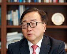 올해 정년연장 놓고 줄파업 가능성…"단순 연장, 갈등 부추길 것"