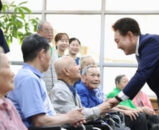 尹 대통령 지지율, 소폭 반등 '32%'…총선 이후 11주째 횡보