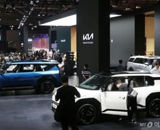 기아 전기차 美판매 2배 증가…'이 차'가 '하드캐리'[이슈속으로]