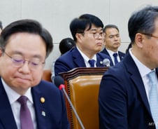 "2천명 증원 단독 결정했다는 복지부 장관 파면하라" 의대 교수들 성명