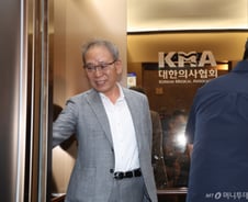 "안 가요" 전공의·의대생들 '올특위' 외면에…선배들, '참관' 문 열었다