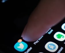 "SNS 보면 자존감 떨어져"…'이것' 없어서 그래요