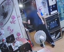 [더영상]실내흡연 제니, 스태프 얼굴에 '후'…국숫집 먹튀남, 휴대폰도 '슬쩍'