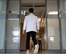 [단독]내년 전공의 정원 감축할 수도…"자연 감축 우려"