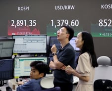 코스피, 한은 금리동결하자 상승폭 축소...미국 CPI 주목