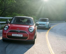 "MINI는 역시 쿠퍼" 10년 만에 새 모습, 미니멀리즘의 극치[시승기]