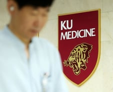 돌연 전략 바꾼 의대 교수들…'휴진 대신 진료 재조정' 용어만 변경