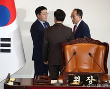 다 같은 금배지 아니야…국회서 더 작아지는 '소수당'