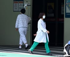 "휴진 안 하되 진료 줄일게요"…의대 교수들 '조삼모사' 전략?