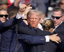 대선 TV광고 중단한 바이든 "트럼프 무사해서 고맙다, 통화 희망"