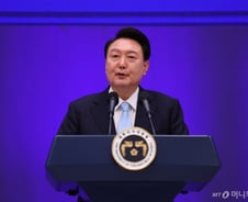 윤 대통령 "끔찍한 정치 폭력 충격…트럼프 조속한 쾌유 기원"