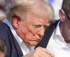 FBI "트럼프 총격범 단독 범행, 소총은 부친 것"…폭발물도 발견