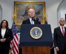 바이든, 유세 미루고 또 대국민 연설…"트럼프 암살시도, 독립적 수사"