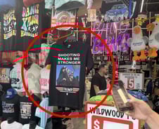 피 흘리는 트럼프 티셔츠 '불티'…중국서 두시간만에 내놨다