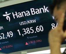 국내 증시서 '트럼프 효과' 지속…방산·코인 오르고 친환경 내렸다