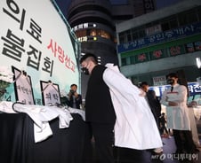 '자유의 몸' 된 전공의 7648명…9월에 구멍 메꾸려는 정부, 등돌린 병원들