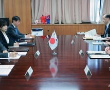 일본이 바라본 韓 "중요한 이웃국가"…5년만에 달라진 것들