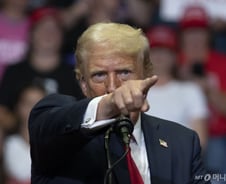 트럼프 "바이든, 최악의 대통령…해리스는 더 이기기 쉽다"