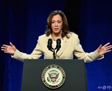 미국 첫 여성 대통령 향해 달린다…'대통령 후보' 해리스 본격 행보