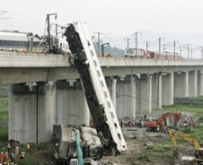 벼락 한 방에 40명 사망?…고속철끼리 '쾅', 성과 집착이 부른 중국 참사[뉴스속오늘]