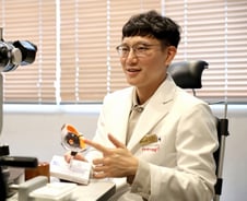 시력이 왜 나빠졌나 했더니…팬데믹에 '망막 감기' 3배 증가